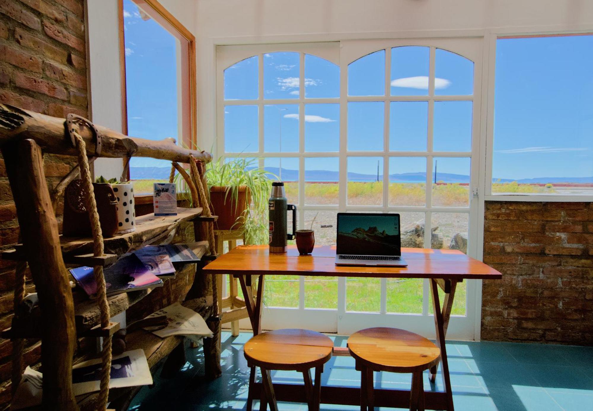 Hostel Aves Del Lago El Calafate Exterior photo